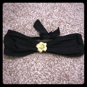 Black bikini top with hibiscus 🌺 embellishment